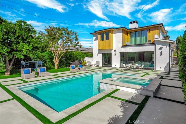 16706 Magnolia, Encino, CA 91436