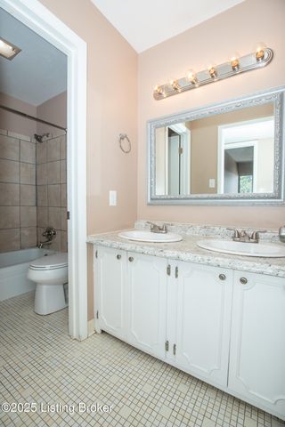 1935 Gardiner Ln, H124, Louisville, KY 40205