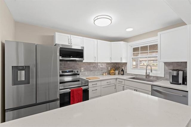 6517 W 77th Terrace, Overland Park, KS 66204