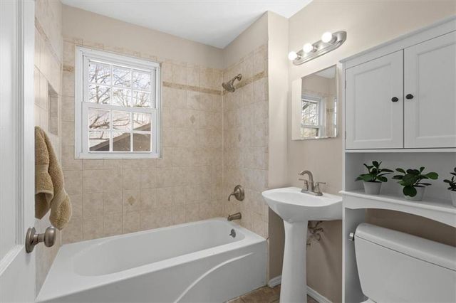 6517 W 77th Terrace, Overland Park, KS 66204