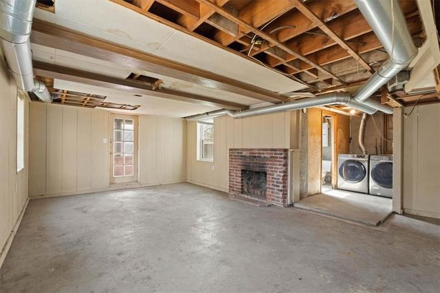 6517 W 77th Terrace, Overland Park, KS 66204