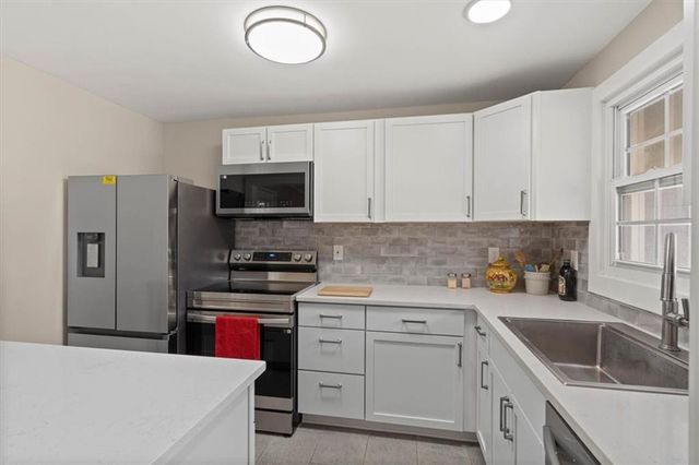 6517 W 77th Terrace, Overland Park, KS 66204