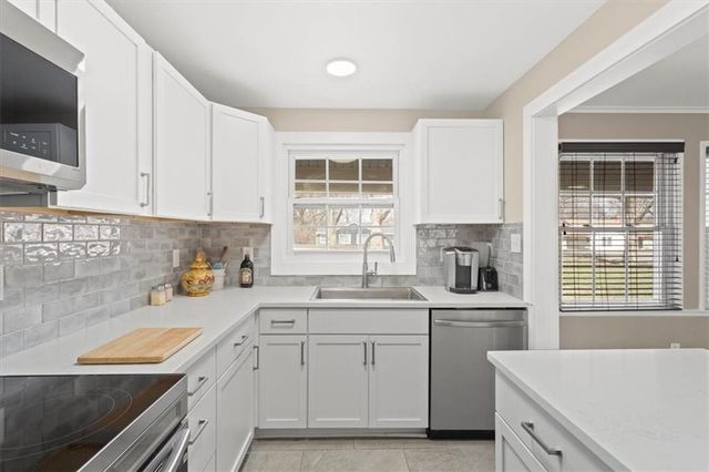 6517 W 77th Terrace, Overland Park, KS 66204