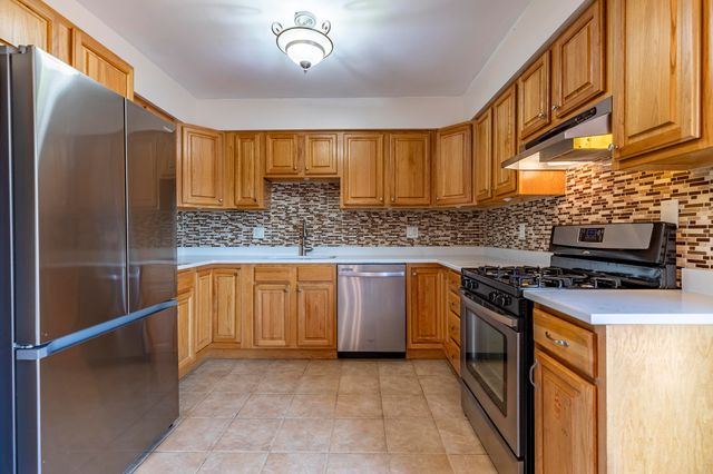431 S Liverpool Road, Hobart, IN 46342