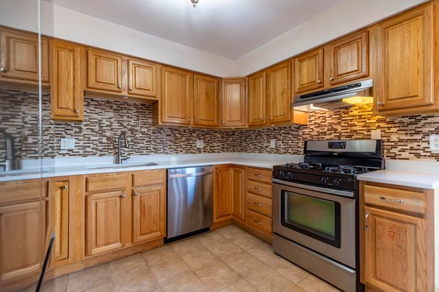 431 S Liverpool Road, Hobart, IN 46342