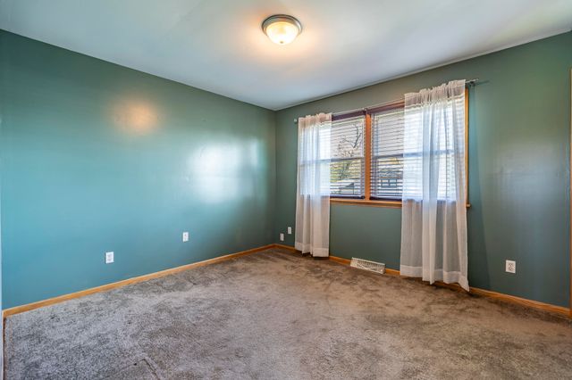 431 S Liverpool Road, Hobart, IN 46342