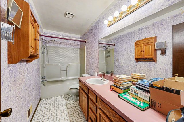 11386 Rhode Drive, Shelby Twp, MI 48317