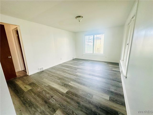 3750 Deveaux Street, Niagara Falls, NY 14305