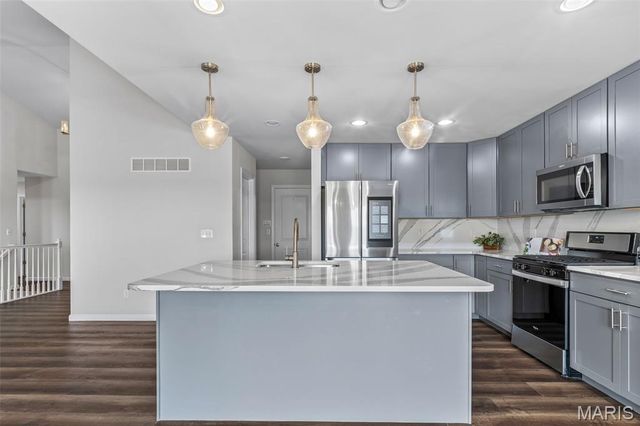 256 Savannah Ridge Court, Fenton, MO 63026