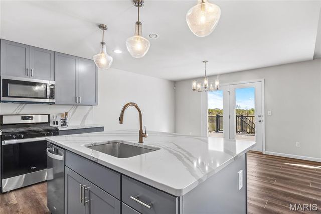 256 Savannah Ridge Court, Fenton, MO 63026