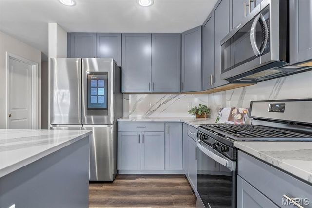 256 Savannah Ridge Court, Fenton, MO 63026