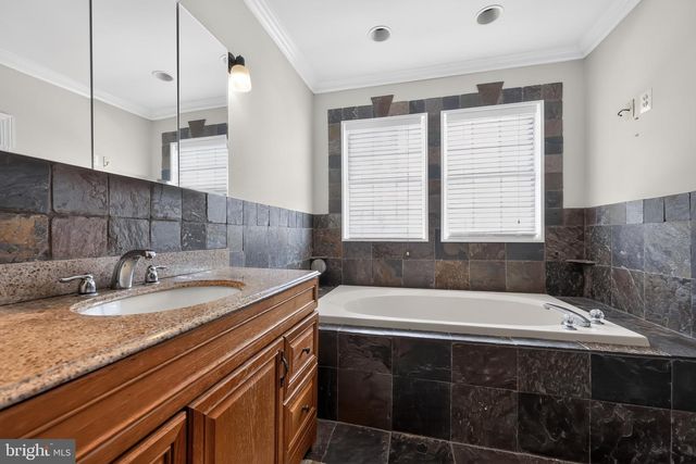 9 E ELBON RD, Brookhaven, PA 19015