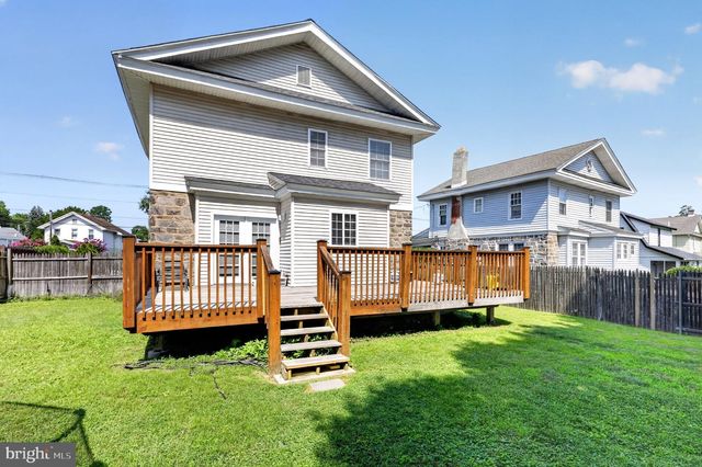 9 E ELBON RD, Brookhaven, PA 19015