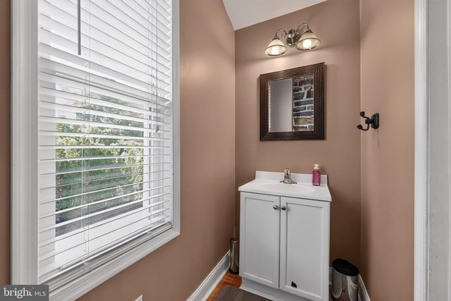 9 E ELBON RD, Brookhaven, PA 19015
