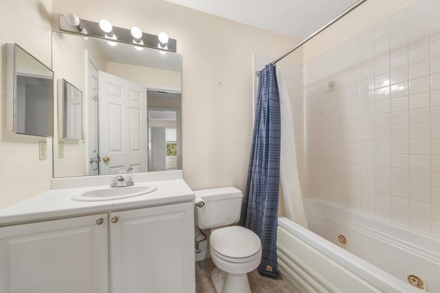208 Gazebo Circle 208, Reading, MA 01867