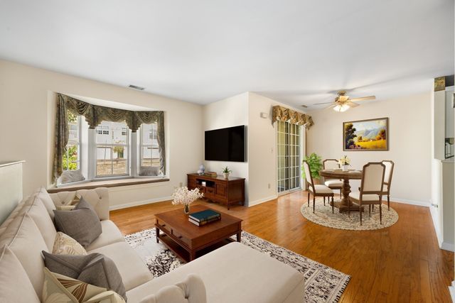 208 Gazebo Circle 208, Reading, MA 01867