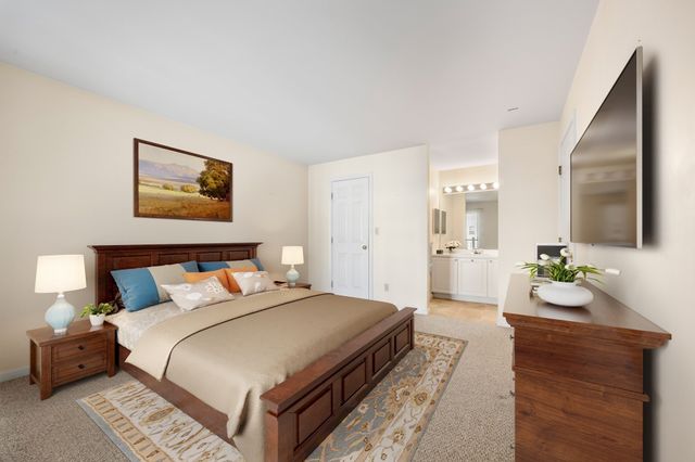 208 Gazebo Circle 208, Reading, MA 01867
