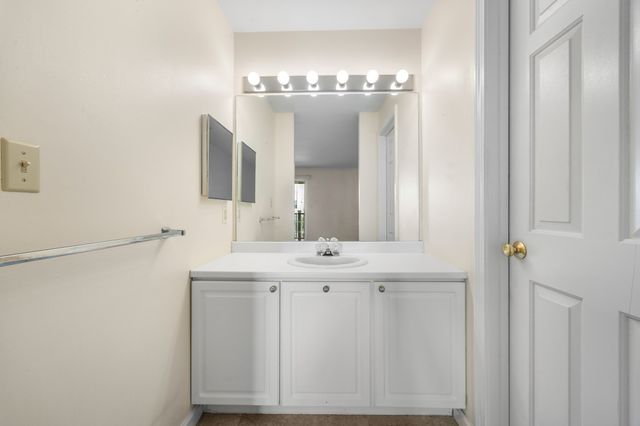 208 Gazebo Circle 208, Reading, MA 01867