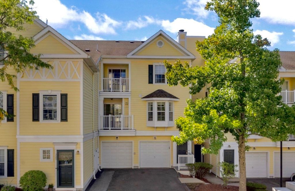 208 Gazebo Circle 208, Reading, MA 01867