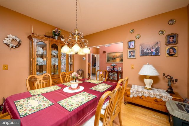 37 HANNAH LEE RD, Barnegat, NJ 08005