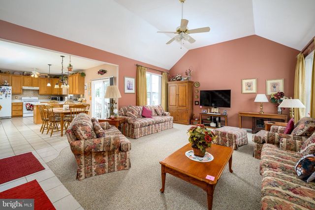 37 HANNAH LEE RD, Barnegat, NJ 08005