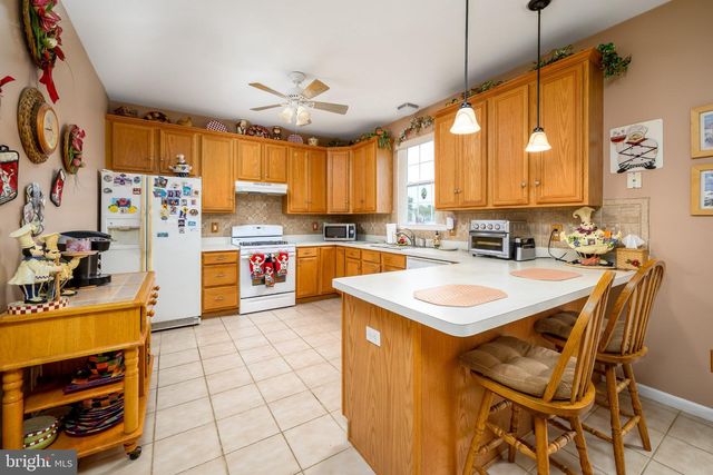 37 HANNAH LEE RD, Barnegat, NJ 08005