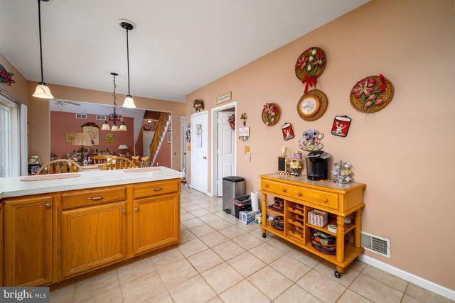 37 HANNAH LEE RD, Barnegat, NJ 08005