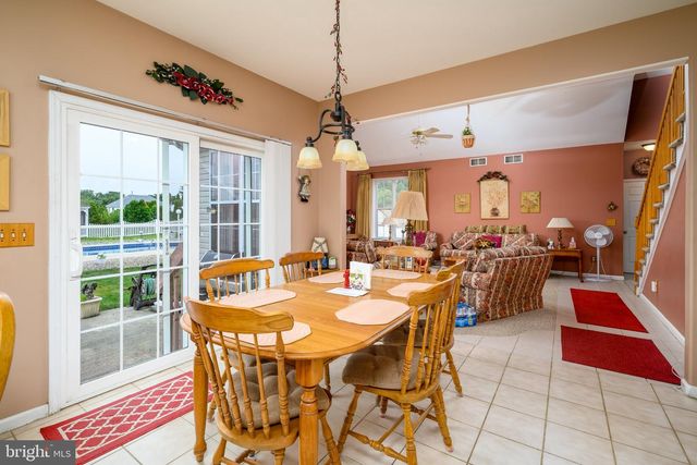 37 HANNAH LEE RD, Barnegat, NJ 08005