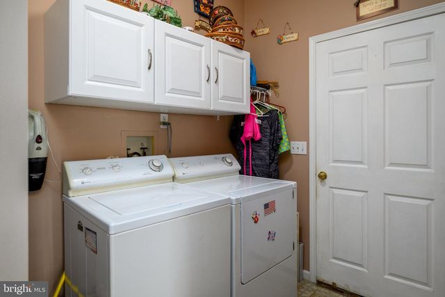37 HANNAH LEE RD, Barnegat, NJ 08005