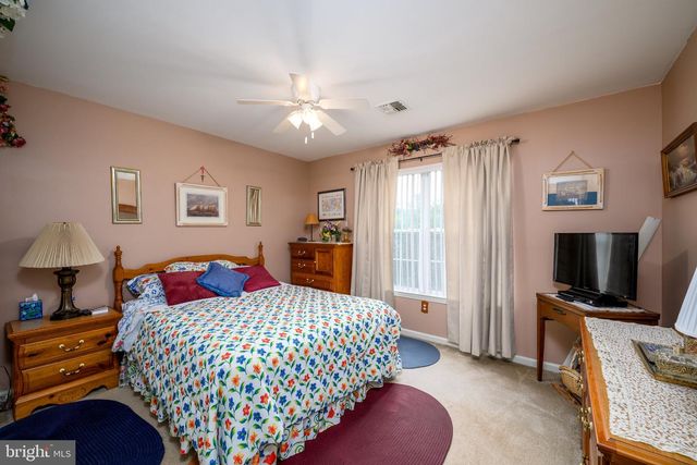 37 HANNAH LEE RD, Barnegat, NJ 08005