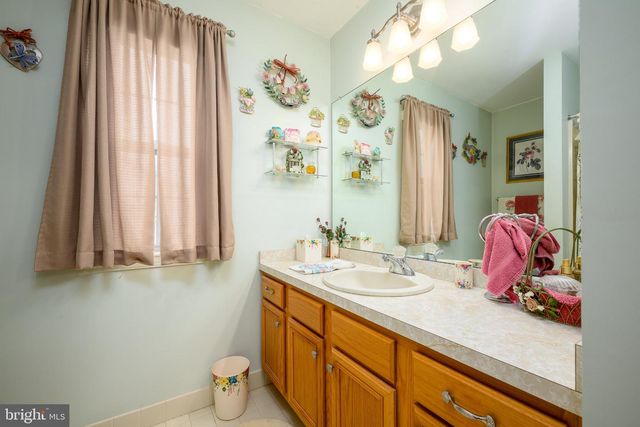 37 HANNAH LEE RD, Barnegat, NJ 08005