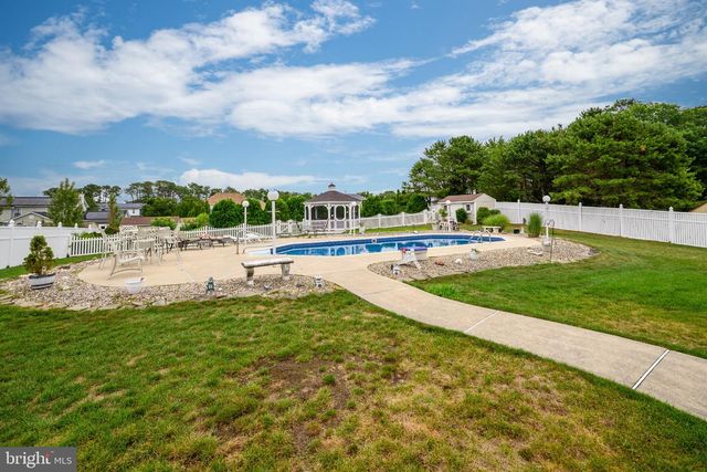 37 HANNAH LEE RD, Barnegat, NJ 08005