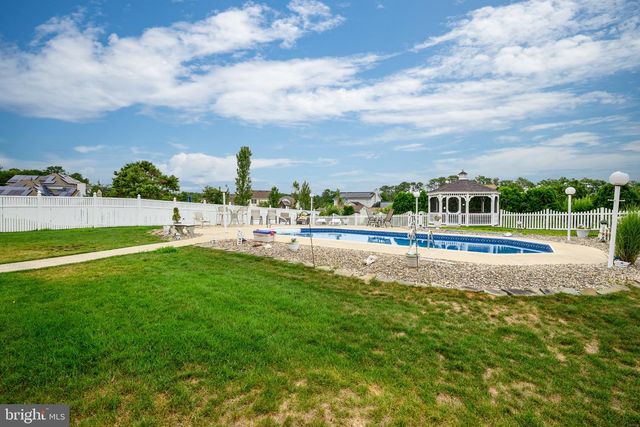 37 HANNAH LEE RD, Barnegat, NJ 08005