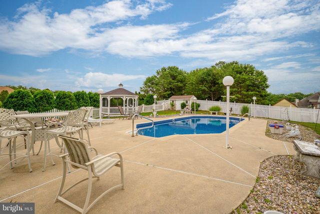 37 HANNAH LEE RD, Barnegat, NJ 08005