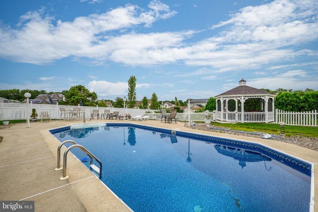 37 HANNAH LEE RD, Barnegat, NJ 08005