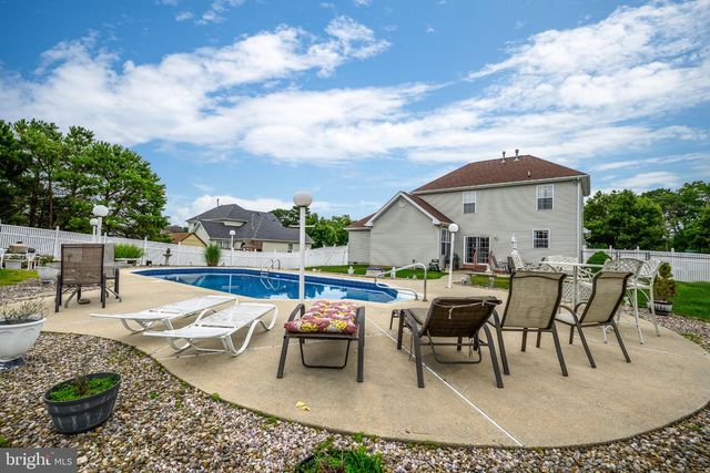37 HANNAH LEE RD, Barnegat, NJ 08005