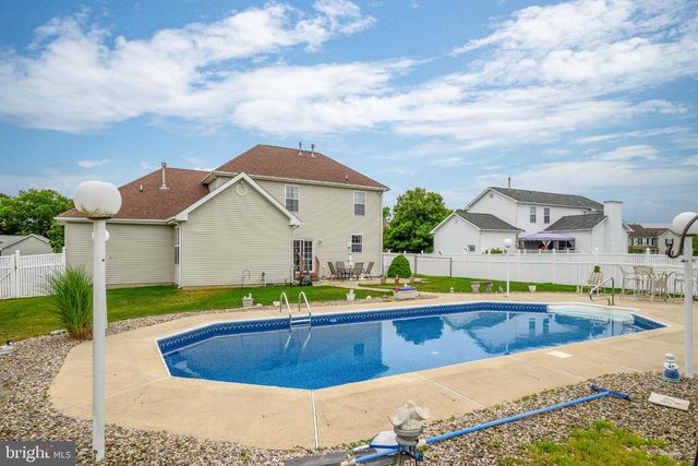 37 HANNAH LEE RD, Barnegat, NJ 08005