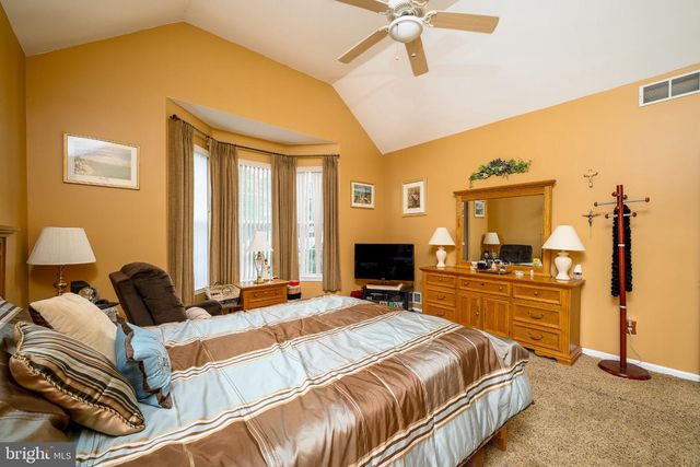 37 HANNAH LEE RD, Barnegat, NJ 08005