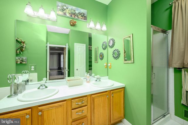 37 HANNAH LEE RD, Barnegat, NJ 08005