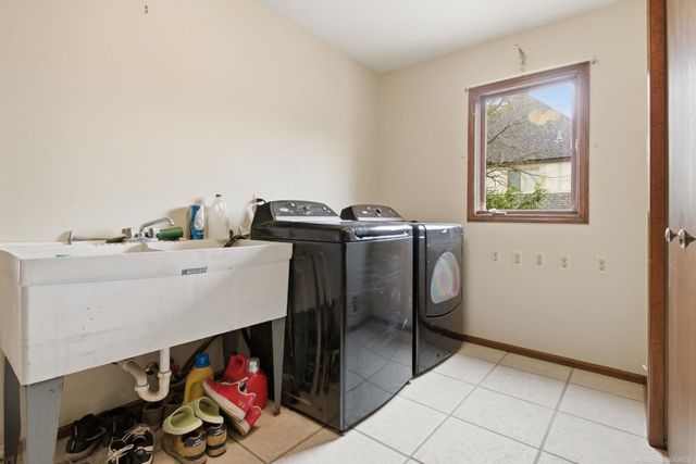 6450 Shagbark Drive, Troy, MI 48098