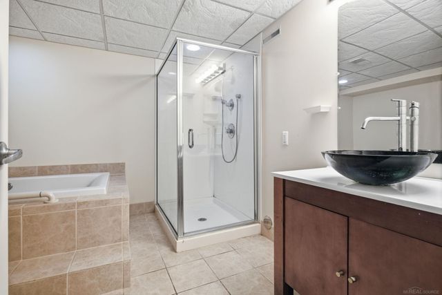 6450 Shagbark Drive, Troy, MI 48098