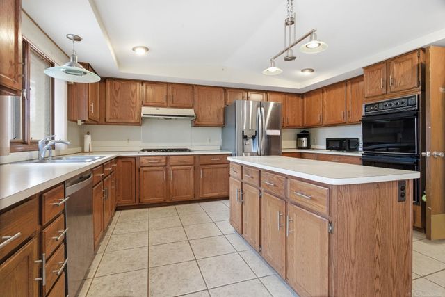 6450 Shagbark Drive, Troy, MI 48098