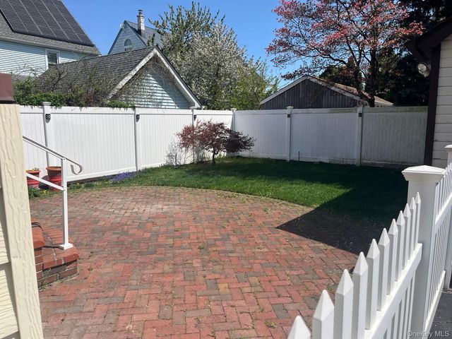 89 Carstairs Road, Valley Stream, NY 11581