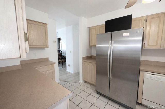 16 Oakdale Avenue, Selden, NY 11784