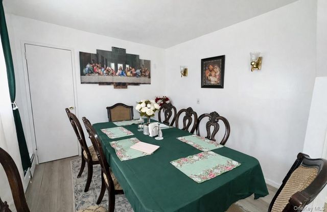 16 Oakdale Avenue, Selden, NY 11784