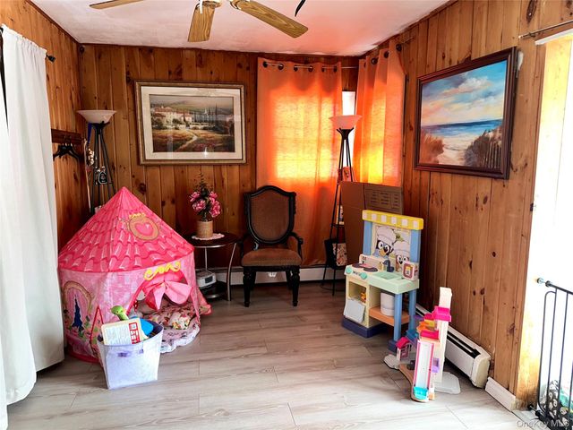 16 Oakdale Avenue, Selden, NY 11784