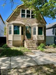 5018 W Winnemac Avenue, Chicago, IL 60630