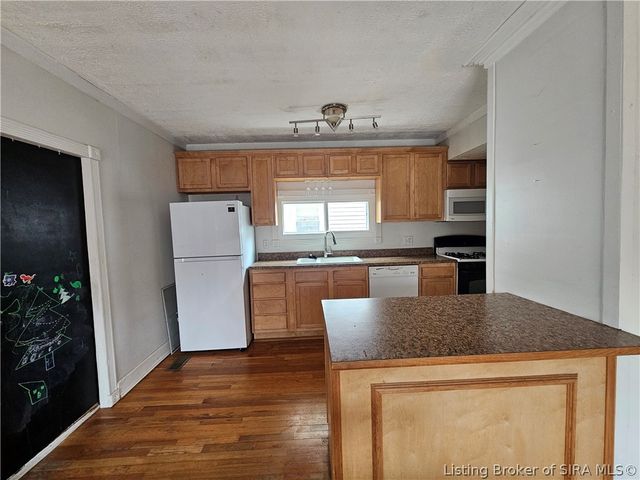 716 E 7th Street, Jeffersonville, IN 47130