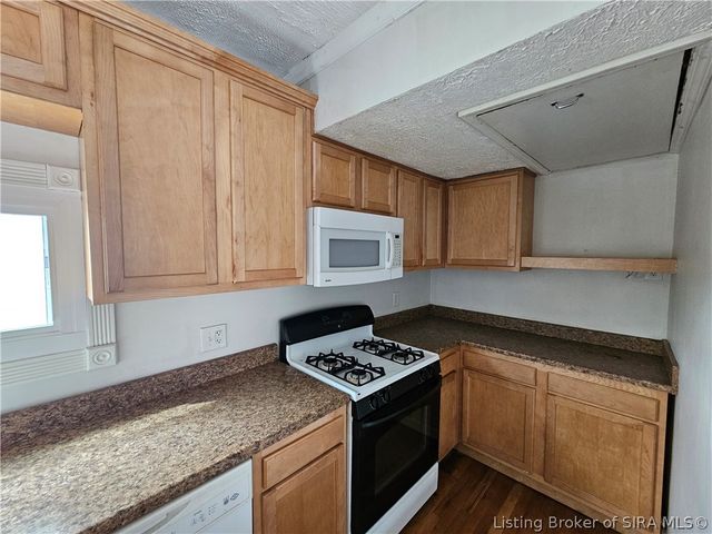 716 E 7th Street, Jeffersonville, IN 47130