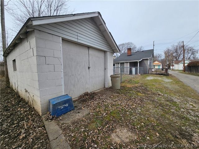 716 E 7th Street, Jeffersonville, IN 47130